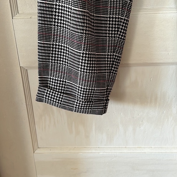 Torrid 00 pants, herringbone plaid, elastic waist, cuffed hem. Work, play, relax - Picture 4 of 8